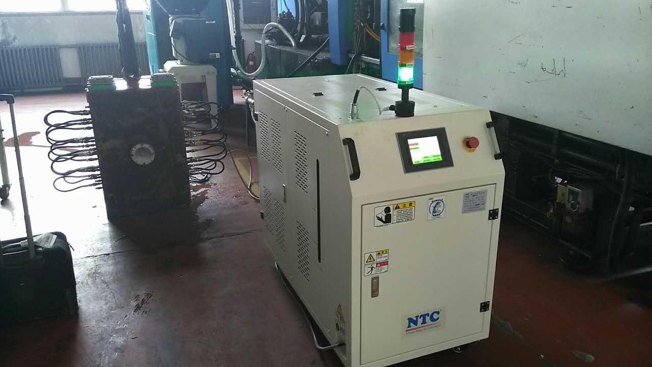 美女被吸乳羞羞白丝69xx