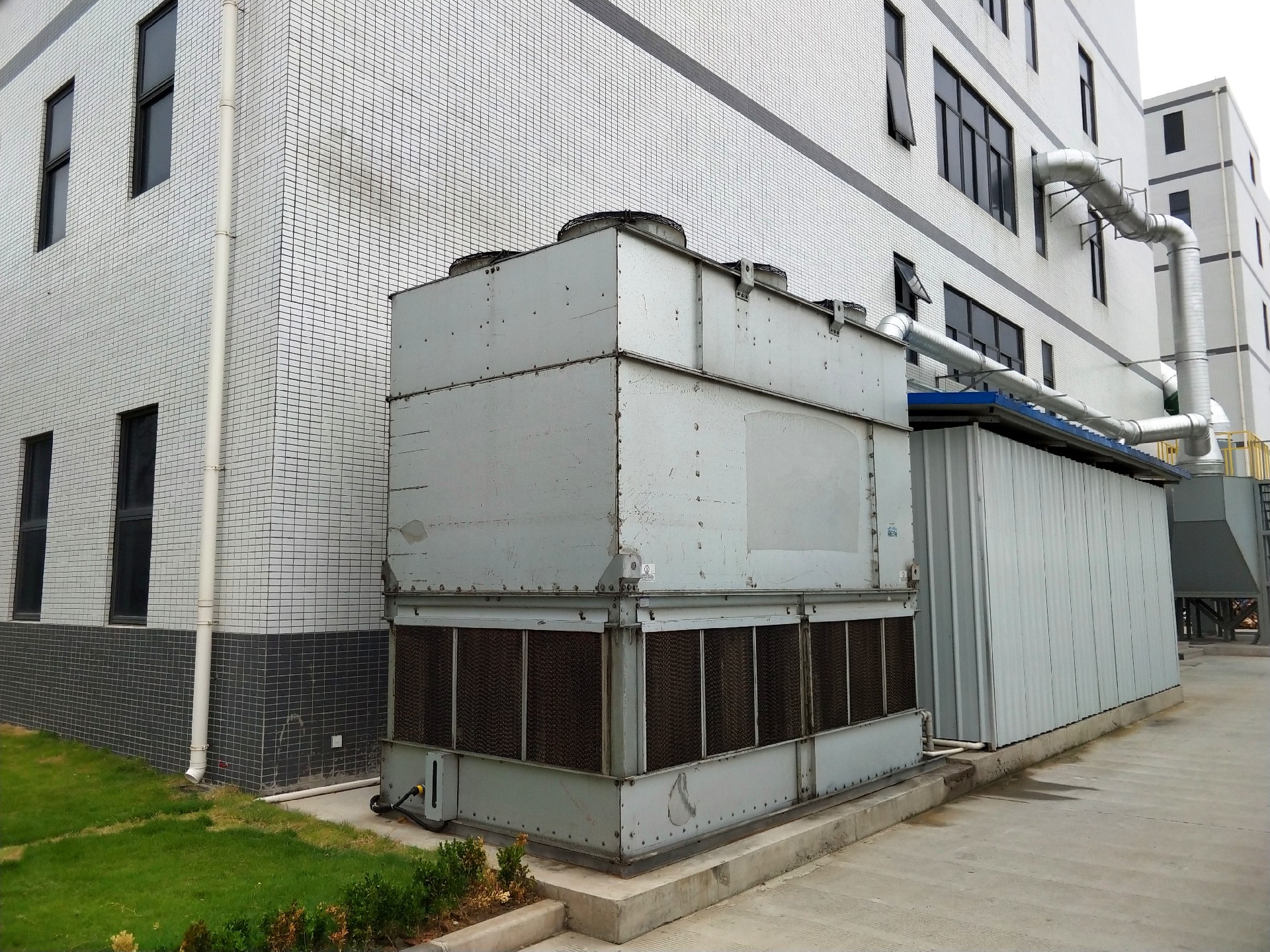 美女被吸乳羞羞白丝69xx